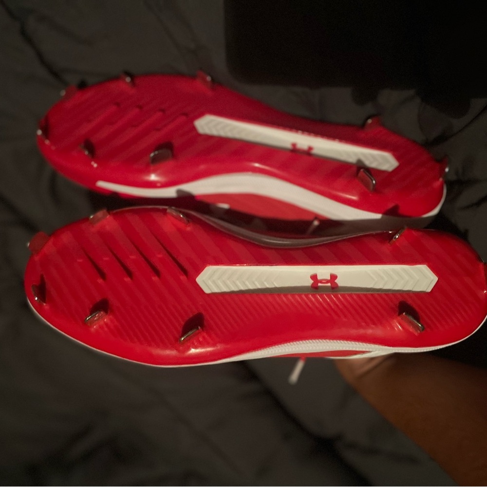 Under armor cleats! Size 11.5 NEVER worn!!!!